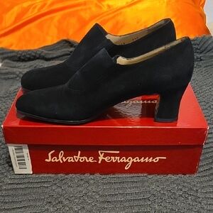 Salvatore Ferragamo Suede Black Heels Size 9 - Made in Italy! with box! Like New